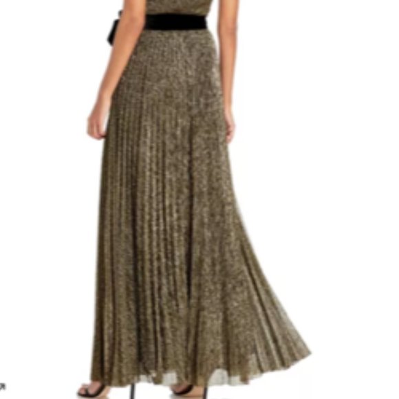 Metallic Asymmetric Neckline with Black Velvet bow - Picture 5 of 9